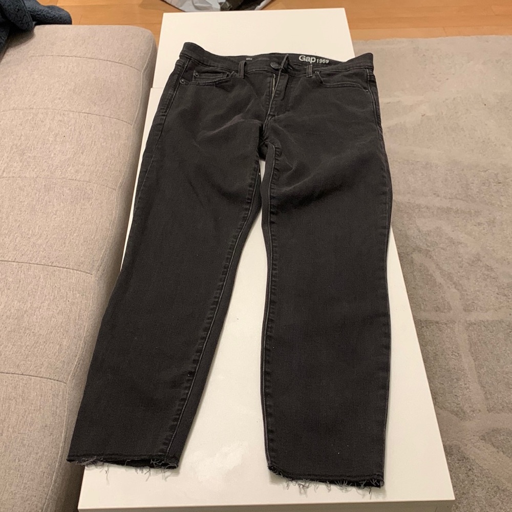 Gap 30p faded black jeans. Slim fit in great condition!